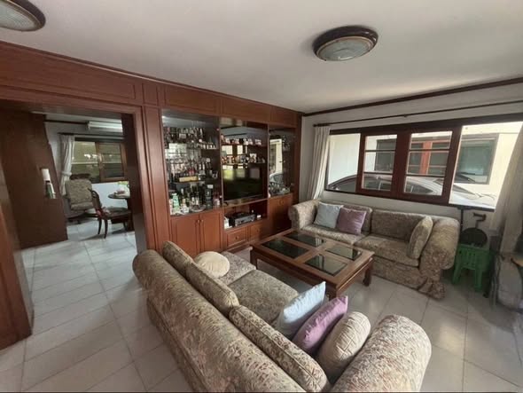 living room and bedroom of Baan Sukhumvit 18