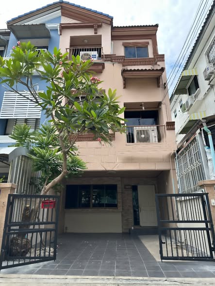 Ban Klang Muang Ratchada-Meng Chai 1