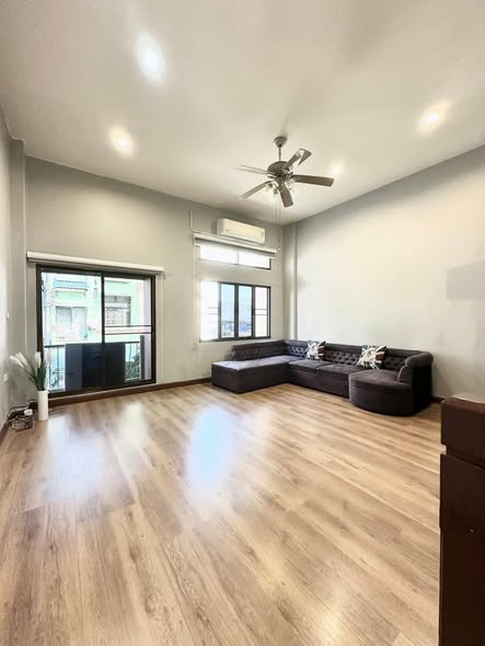 living room of Ban Klang Muang Ratchada-Meng Chai 1