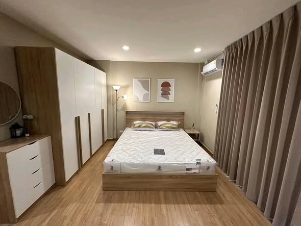 bedroom of Ban Klang Mueang Ngamwongwan