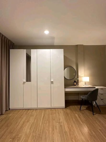 bedroom and room interior of Ban Klang Mueang Ngamwongwan