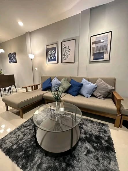 living room of Ban Klang Mueang Ngamwongwan