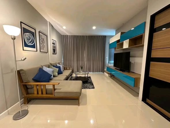 living room and bedroom of Ban Klang Mueang Ngamwongwan