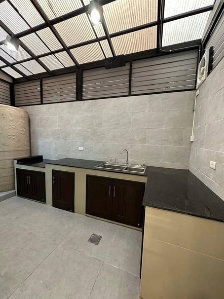 bathroom of Ban Klang Mueang S-Sense Sathorn-Taksin 2