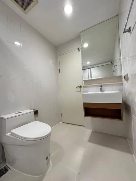 bathroom of Ban Klang Mueang S-Sense Sathorn-Taksin 2