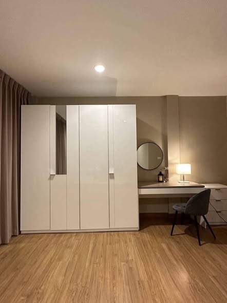 bedroom and room interior of Ban Klang Mueang S-Sense Sathorn-Taksin 2