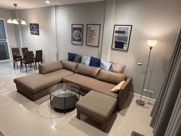 living room of Ban Klang Mueang S-Sense Sathorn-Taksin 2
