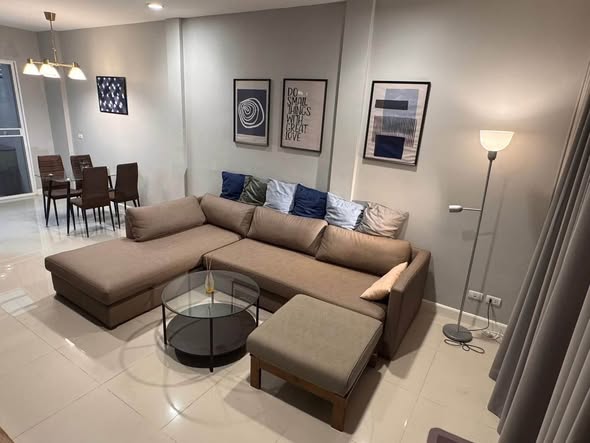 living room of Ban Klang Mueang S-Sense Sathorn-Taksin 2