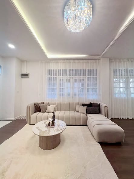 living room of Ban Klang Mueang Yaek Ratchada-Lat Phrao
