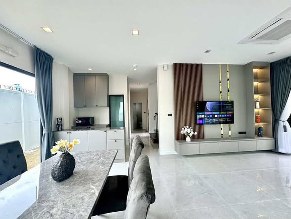 living room of Bangkok Boulevard Bangna KM.5 บางกอก บูเลอวาร์ด บางนา กม.5
