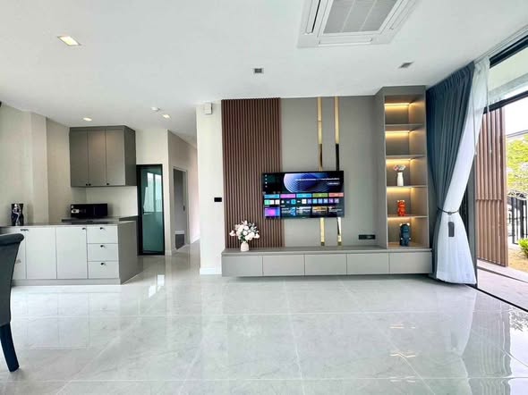 living room and room interior and kitchen of Bangkok Boulevard Bangna KM.5 บางกอก บูเลอวาร์ด บางนา กม.5