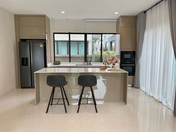room interior and kitchen of Bangkok Boulevard Rama 9
