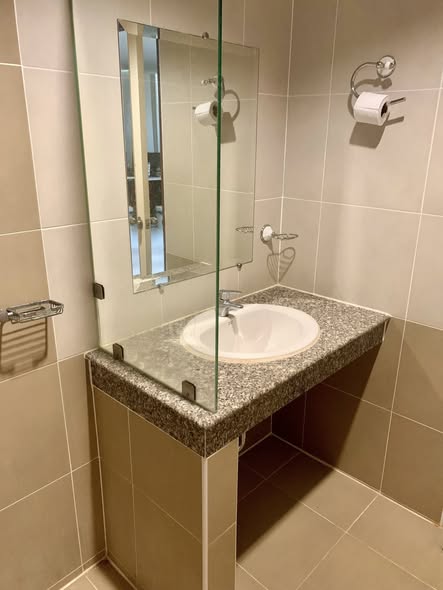 bathroom of ดีคอนโด กะทู้ ป่าตอง