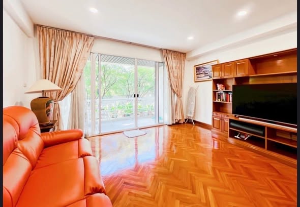 living room of Beach Front Villa Condo Miami Bangpu
