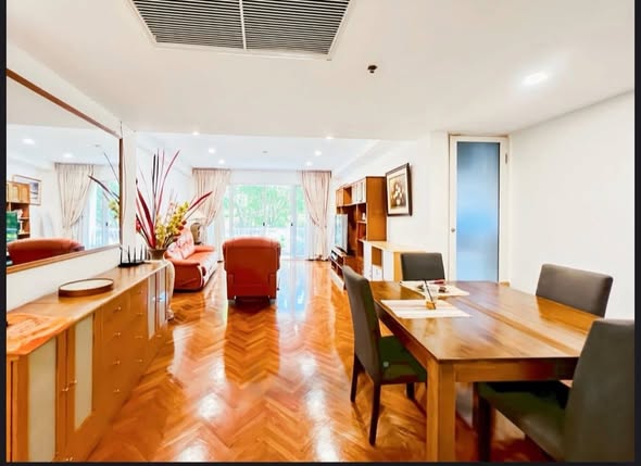 room interior of Beach Front Villa Condo Miami Bangpu