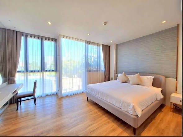 bedroom and room interior of Bearing Residence