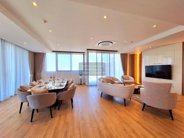 living room of Bearing Residence