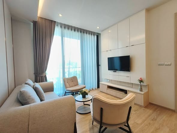 living room and bedroom of Bearing Residence
