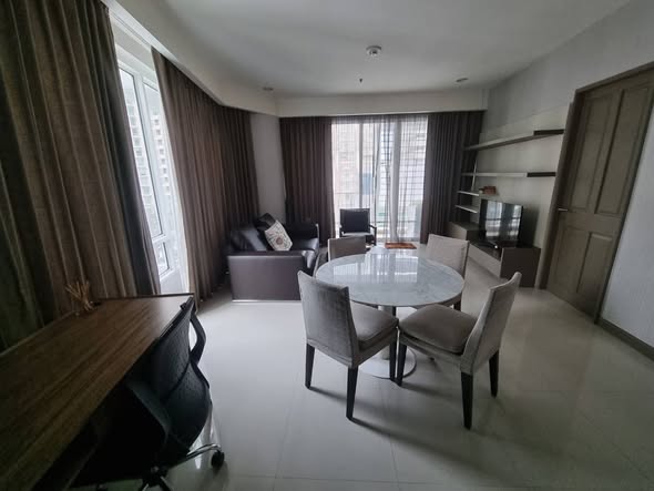 bedroom and room interior of บ้านราชประสงค์คอนโดมิเนียม