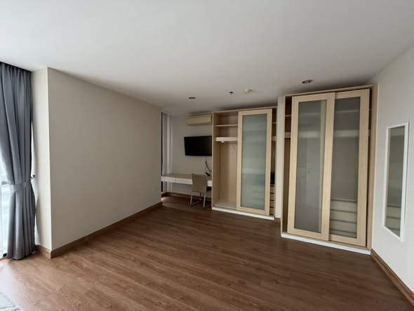 bedroom and room interior of อัพเอกมัยคอนโดมิเนียม