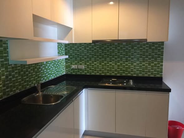 bathroom and kitchen of Belle Grand Rama 9