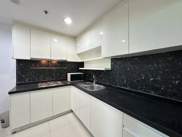 kitchen of Belle Grand Rama 9