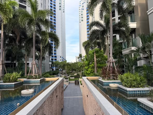 pool of Belle Grand Rama 9