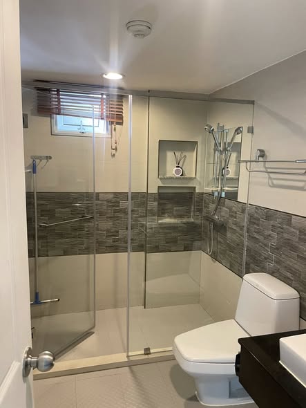 room interior and bathroom of Belle Grand Rama 9