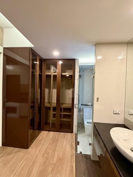 room interior and bathroom of Bless Town Sukhumvit 50