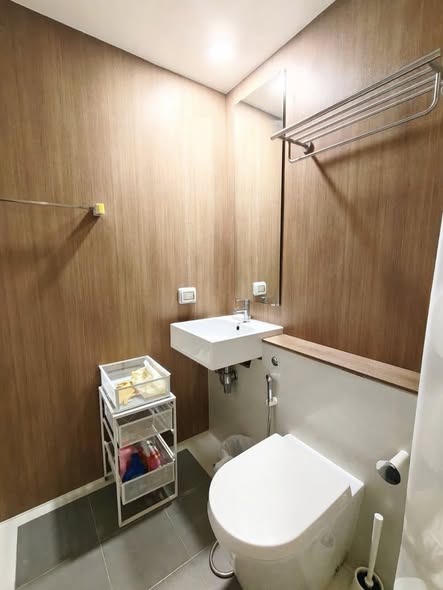 bathroom of Blossom Condo Sathon-Charoen Rat