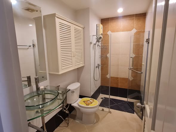bathroom of Bridge Condo