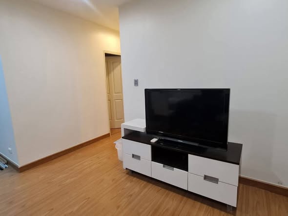 room interior of Bridge Condo
