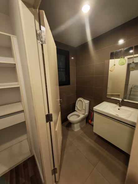 bathroom of BRIDGE Sathon-Naradhiwas