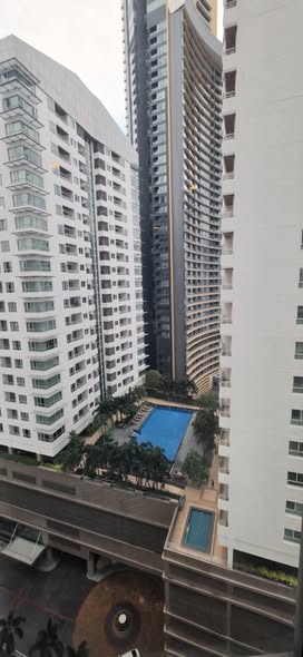 pool of Bright Sukhumvit 24