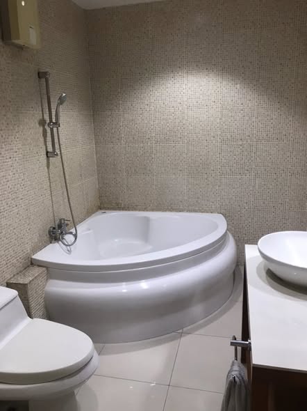 bathroom of BRITISH TOWN