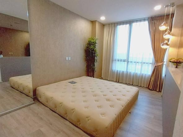 bedroom of Brown Condo Phahol 67