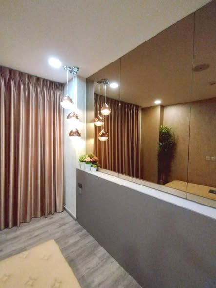 room interior and bathroom of Brown Condo Phahol 67