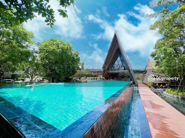 pool of บุราสิริ พัฒนาการ Burasiri Pattanakarn