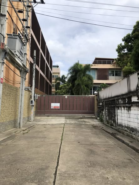 โครงการขายที่ดินพร้อมสิ่งปลูกสร้าง by cm construction