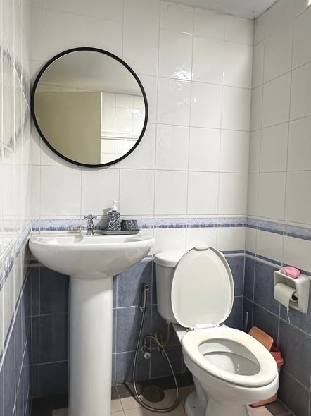 bathroom of ฌ็องเซลิเซ่ อเวนิว คอนโดมิเนี่ยม อาคาร C