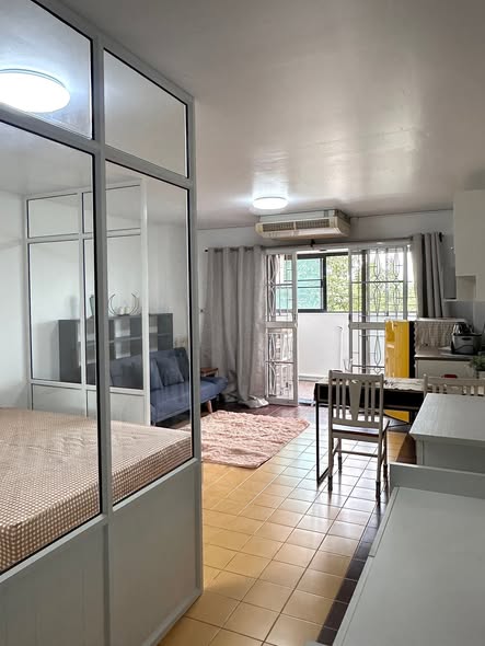 bedroom and room interior of ฌ็องเซลิเซ่ อเวนิว คอนโดมิเนี่ยม อาคาร C