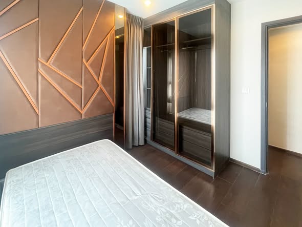 bedroom and room interior of C Ekkamai Condominium