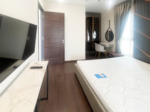 bedroom and room interior of C Ekkamai Condominium