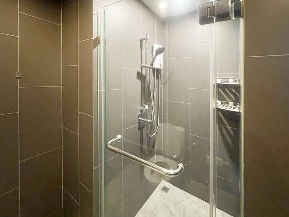 room interior and bathroom of C Ekkamai Condominium