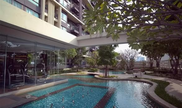 pool of Casa Condo Asoke-Dindaeng