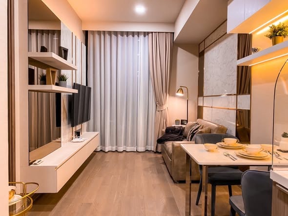 bedroom and bathroom of Celes Asoke