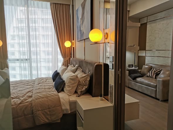 bedroom and living room of Celes Asoke