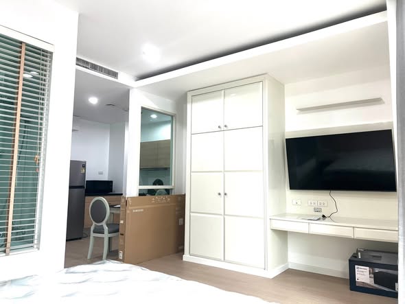 bedroom and room interior of Central Chidlom