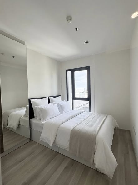 bedroom and room interior of Centric Huai Khwang Station