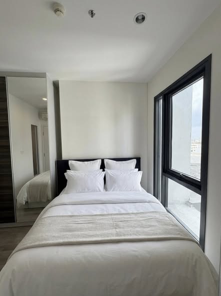 bedroom and room interior of Centric Huai Khwang Station